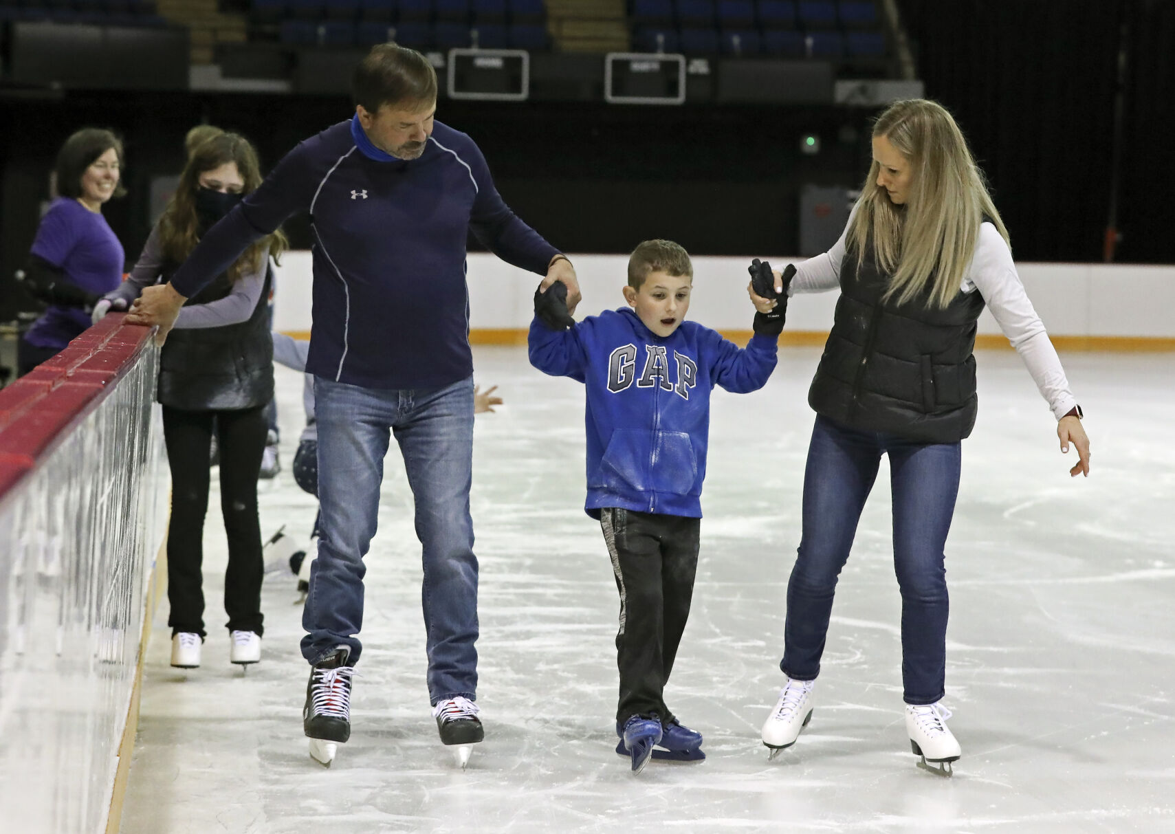 BR.iceskating.112220 03 mw.JPG